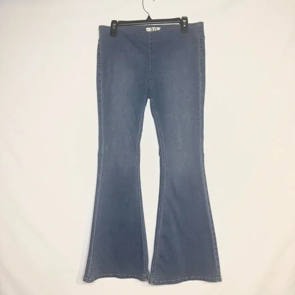 Free people we the free gummy pull on flare leg jeans Size 30 Short - Picture 3 of 10